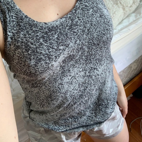 Lululemon cropped tank - Picture 3 of 4